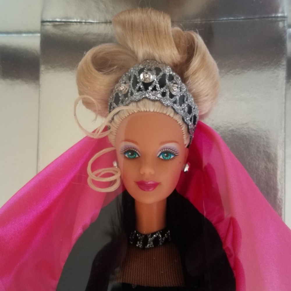 NWOT 1998 Happy Holidays Special Edition Barbie - Picture 2 of 4